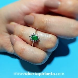 0.47 Karat Anturaj Pırlantalı Zümrüt Yüzük