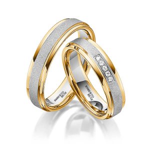 Taşlı Kumlu Beyaz ve Parlak Sarı Altın Alyans Pırlanta Taşlı