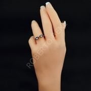 Siyah ve beyaz pırlantalı yüzük eyes