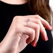 0,70 Karat Pırlanta Efektli I Harfi Tektaş Kolye – Aşkın Harfleri