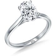 Zarif ve zamansız 0.70 Karat Oval Kesim Tektaş Pırlanta Yüzük | Roberto Bene