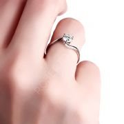 0.70 Karat G Renk VS2 Berraklık GIA Sertifikalı Tektaş Pırlanta Yüzük